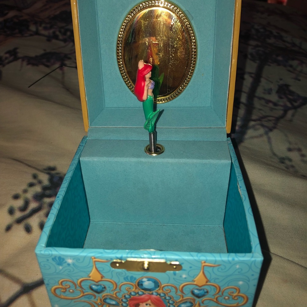Jewelry box